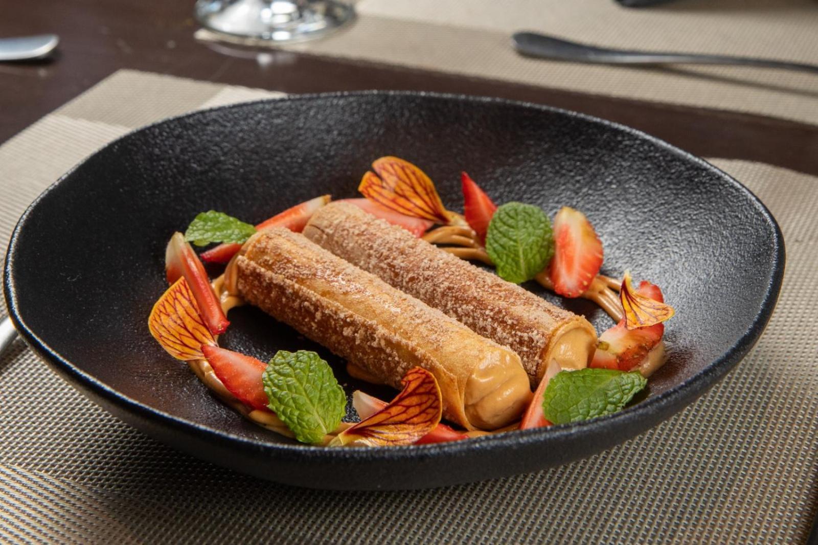 Art Hotel Transamerica Collection Porto Alegre Exterior photo A plate of spring rolls